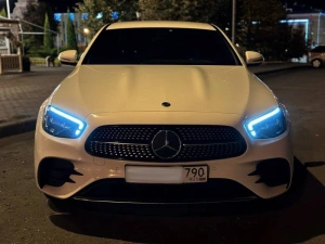 Mercedes E