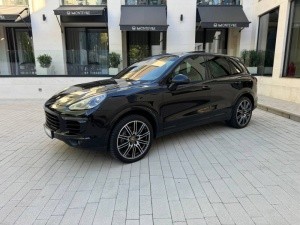 Porsche- Cayenne